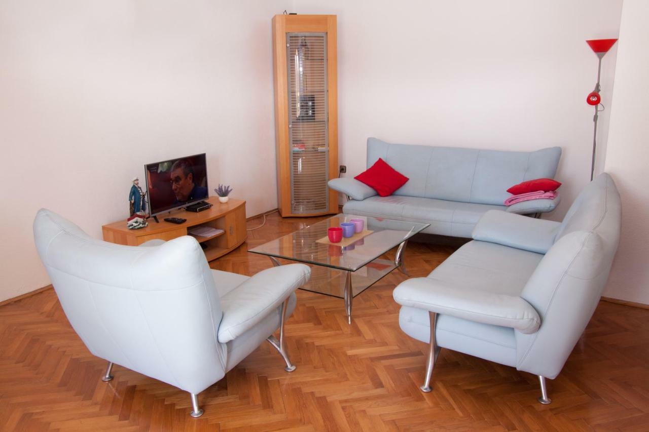 Nadalina * Kaštel Stari